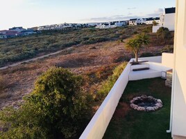 Casa, vários quartos | Sacada