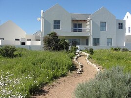 Casa, vários quartos | Fachada