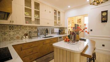 Deluxe Villa | Private kitchen