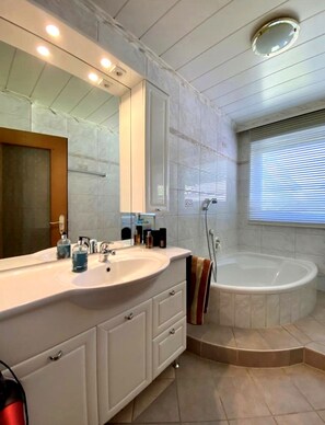 Hair dryer, towels - Vrbo Property (sankt Leonhard)