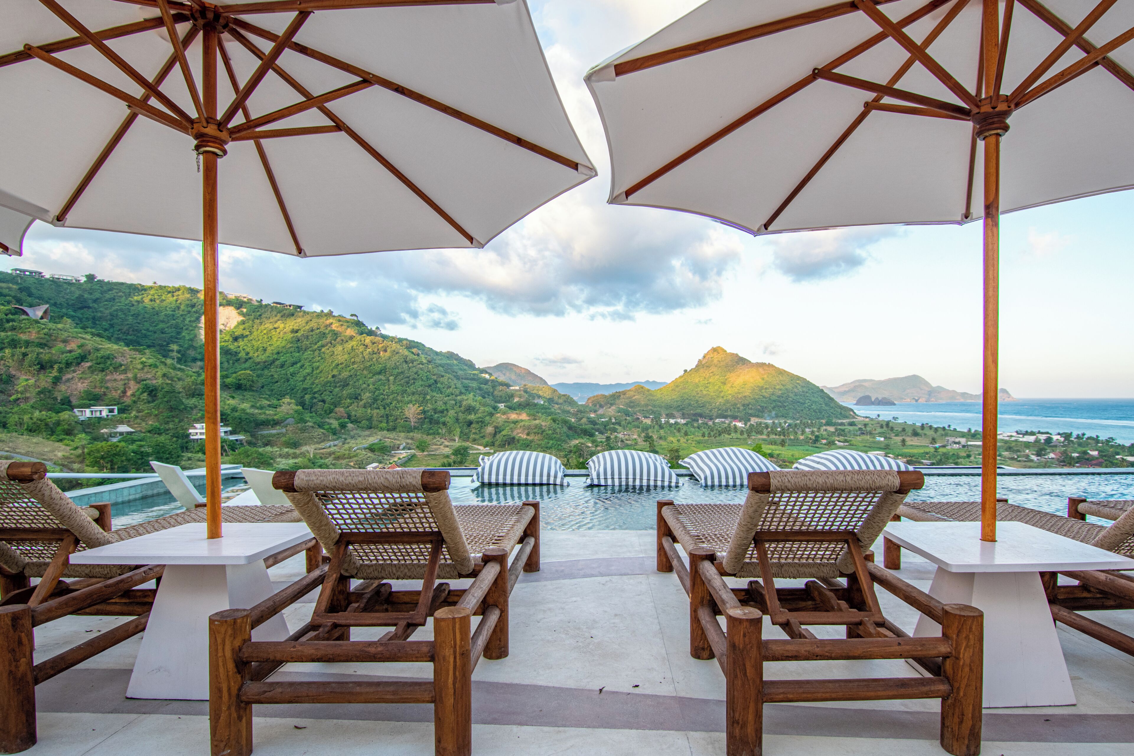 Outdoor pool, open 8:00 AM to 8:00 PM, pool loungers