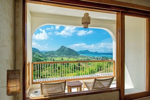 Deluxe Balcony Room | Interior