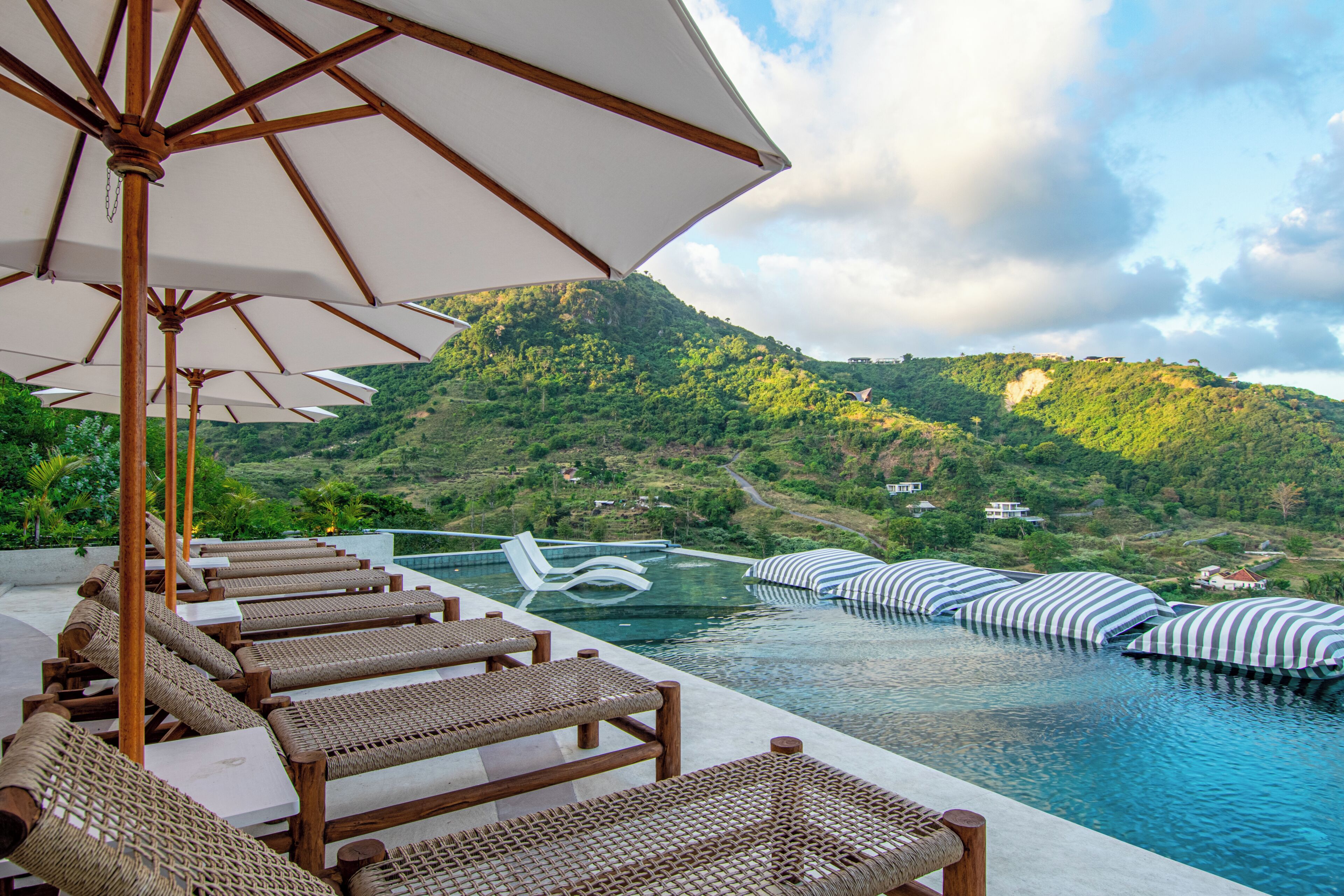 Outdoor pool, open 8:00 AM to 8:00 PM, pool loungers