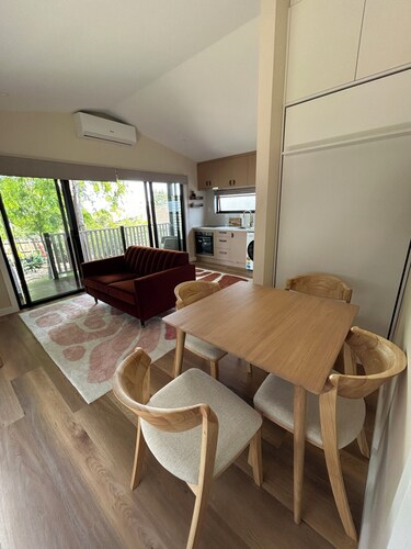Newly Built Leafy Studio near Hospitals