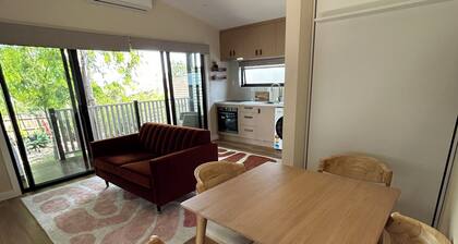 Newly Built Leafy Studio near Hospitals