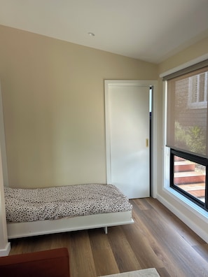 Interior - Newly Built Leafy Studio near Hospitals (Ivanhoe)