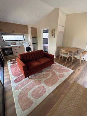 Interior - Newly Built Leafy Studio near Hospitals (Ivanhoe)