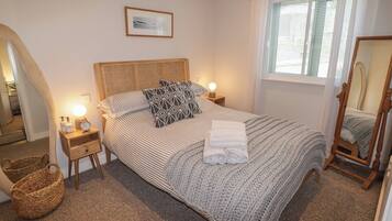 2 chambres, accès au Wi-Fi (inclus), décor unique, ameublement unique