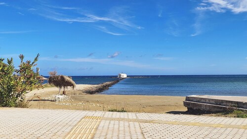 Platia Apartment- Spacious 3-bedroom apartment in beautiful Georgioupoli with AC