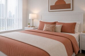 Standard Room | Iron/ironing board, free WiFi - The Oaklyn Stay (Toronto)