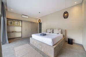 Premium bedding, in-room safe, individually decorated - Lotus Villa (Kerobokan)
