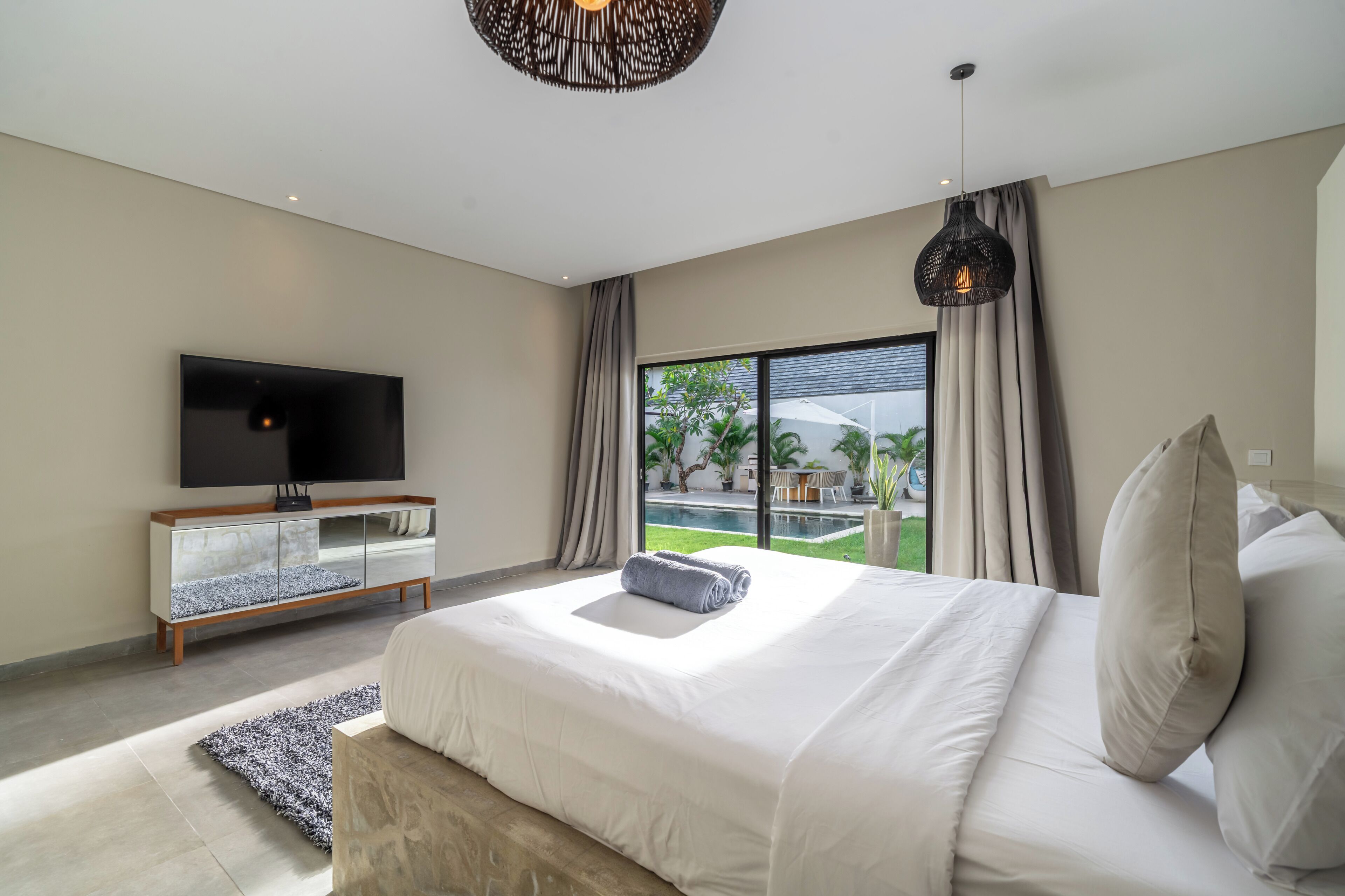 Villa de lujo, vistas a la piscina | Ropa de cama de alta calidad, caja fuerte, decoración individual