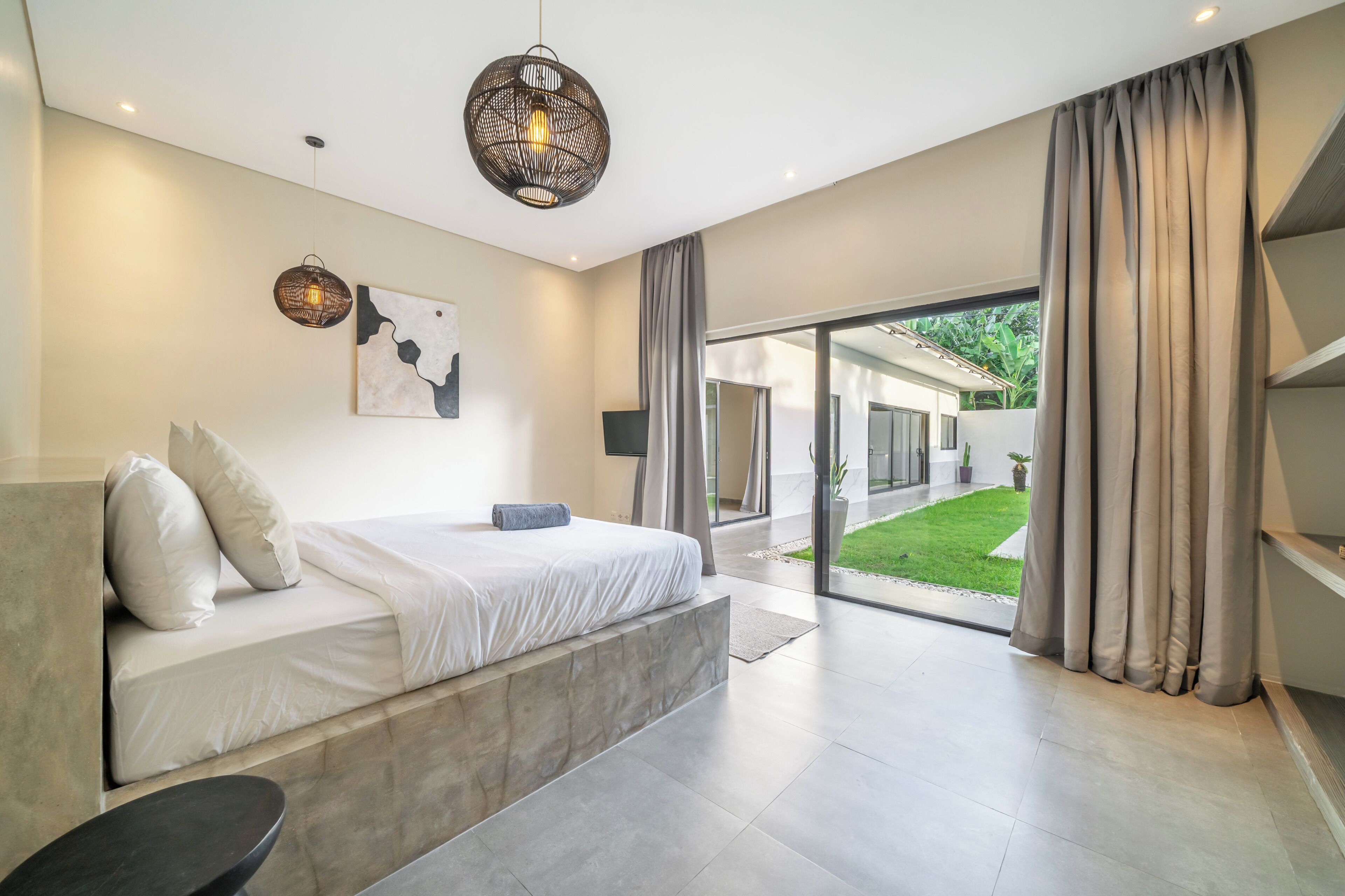 Luxe villa, uitzicht op zwembad | Luxe beddengoed, een kluis op de kamer, individueel gedecoreerd