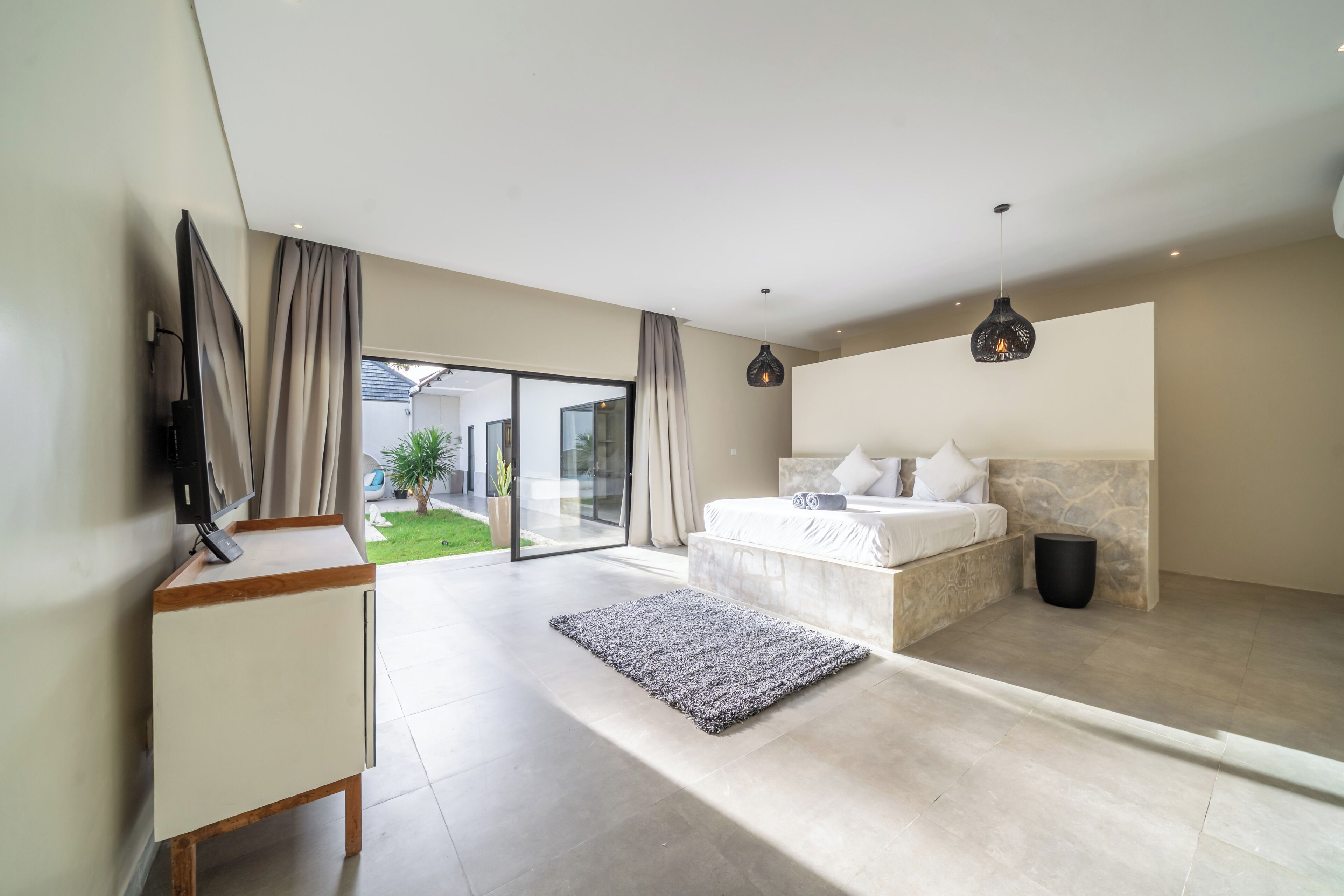 Luxe villa, uitzicht op zwembad | Luxe beddengoed, een kluis op de kamer, individueel gedecoreerd