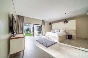 Premium bedding, in-room safe, individually decorated - Lotus Villa (Kerobokan)