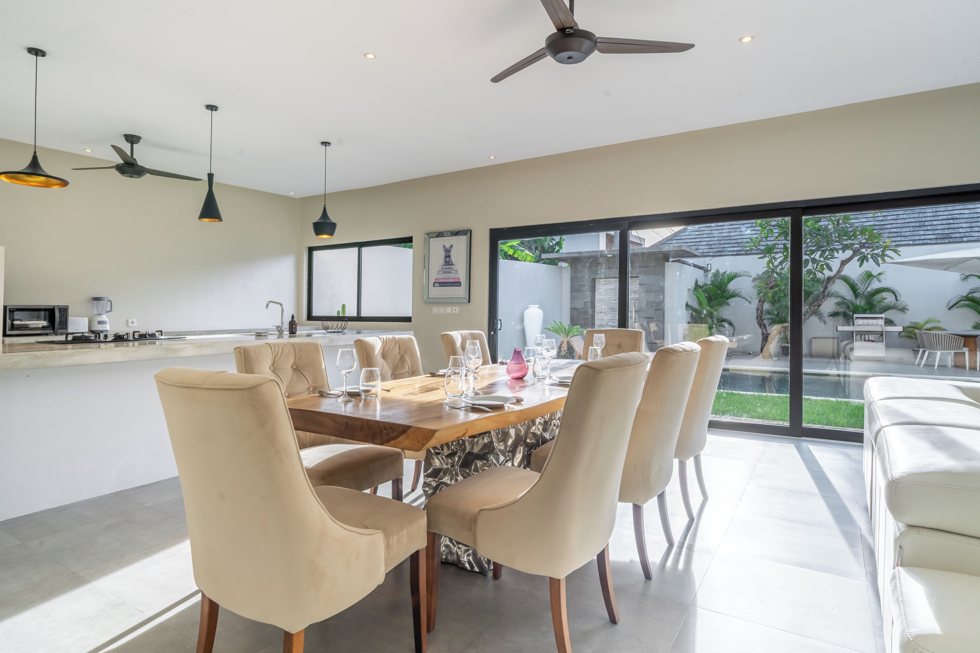 Villa luxueuse, vue sur la piscine | Restauration