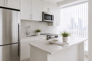 Economy Suite | Private kitchen | Fridge, microwave, oven, stovetop - Harbour & Hearth Suites (Toronto)