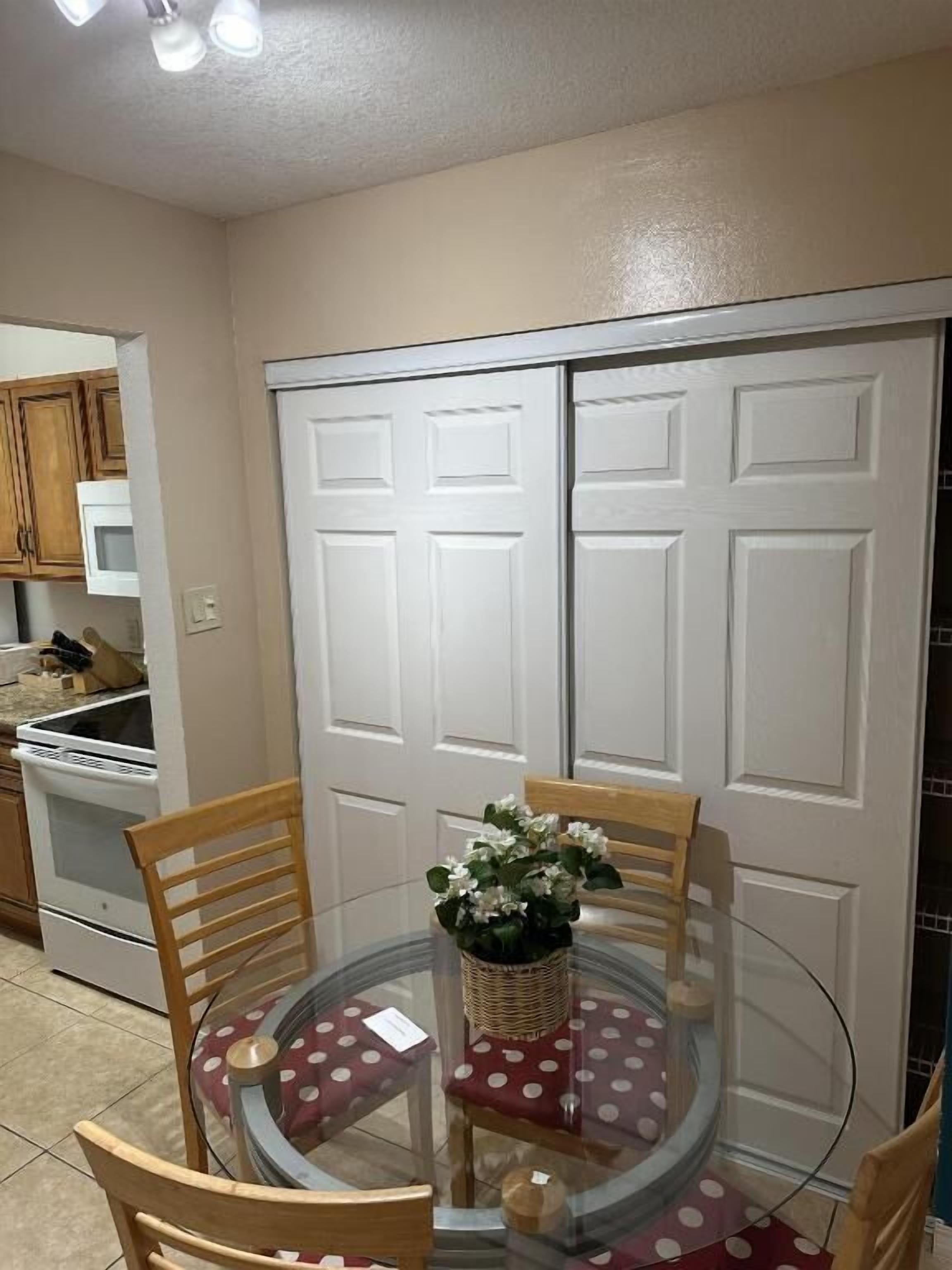 Apartment, 3 Bedrooms | Dining room