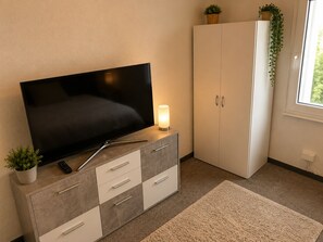 3 chambres, fer et planche à repasser, Wi-Fi, draps fournis