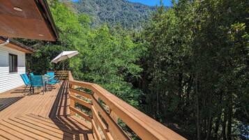 Comfort-Ferienhütte, 3 Schlafzimmer, Flussblick | Unterkunftsgelände