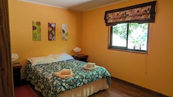 Comfort-Ferienhütte, 3 Schlafzimmer, Flussblick | Bügeleisen/Bügelbrett