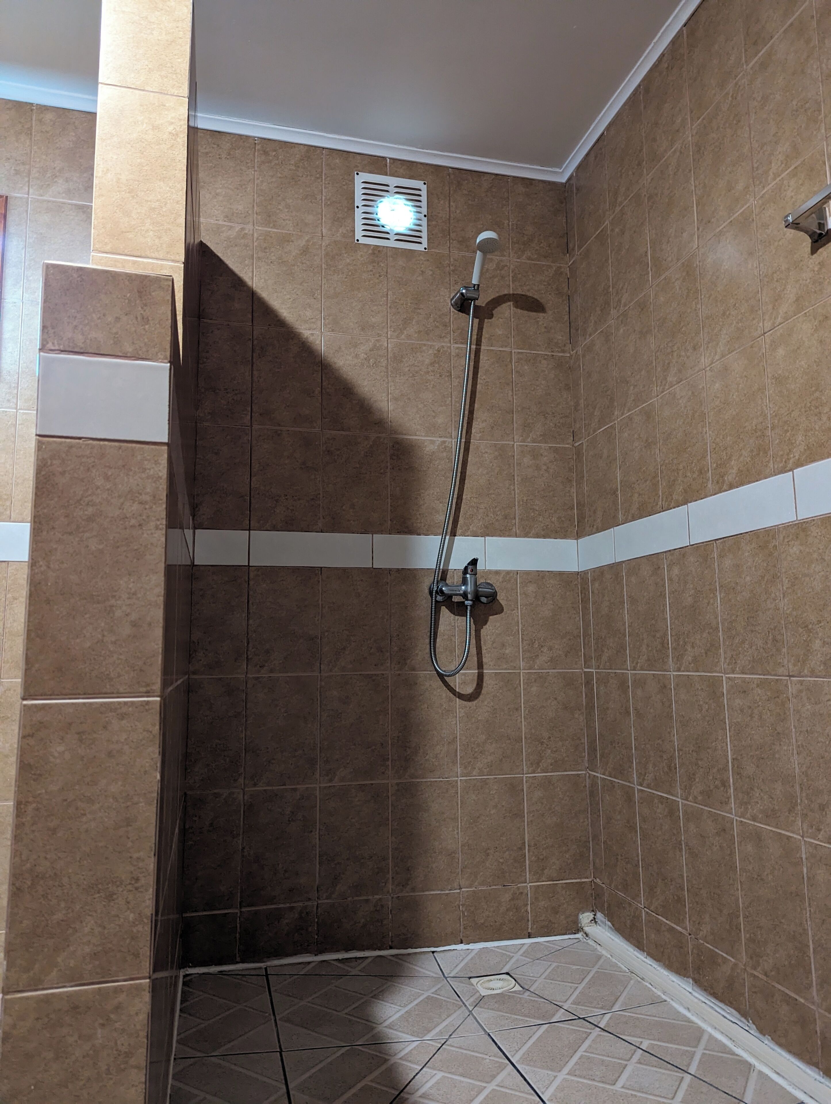 Cabin for 8 people | Bathroom | Shower, towels, toilet paper