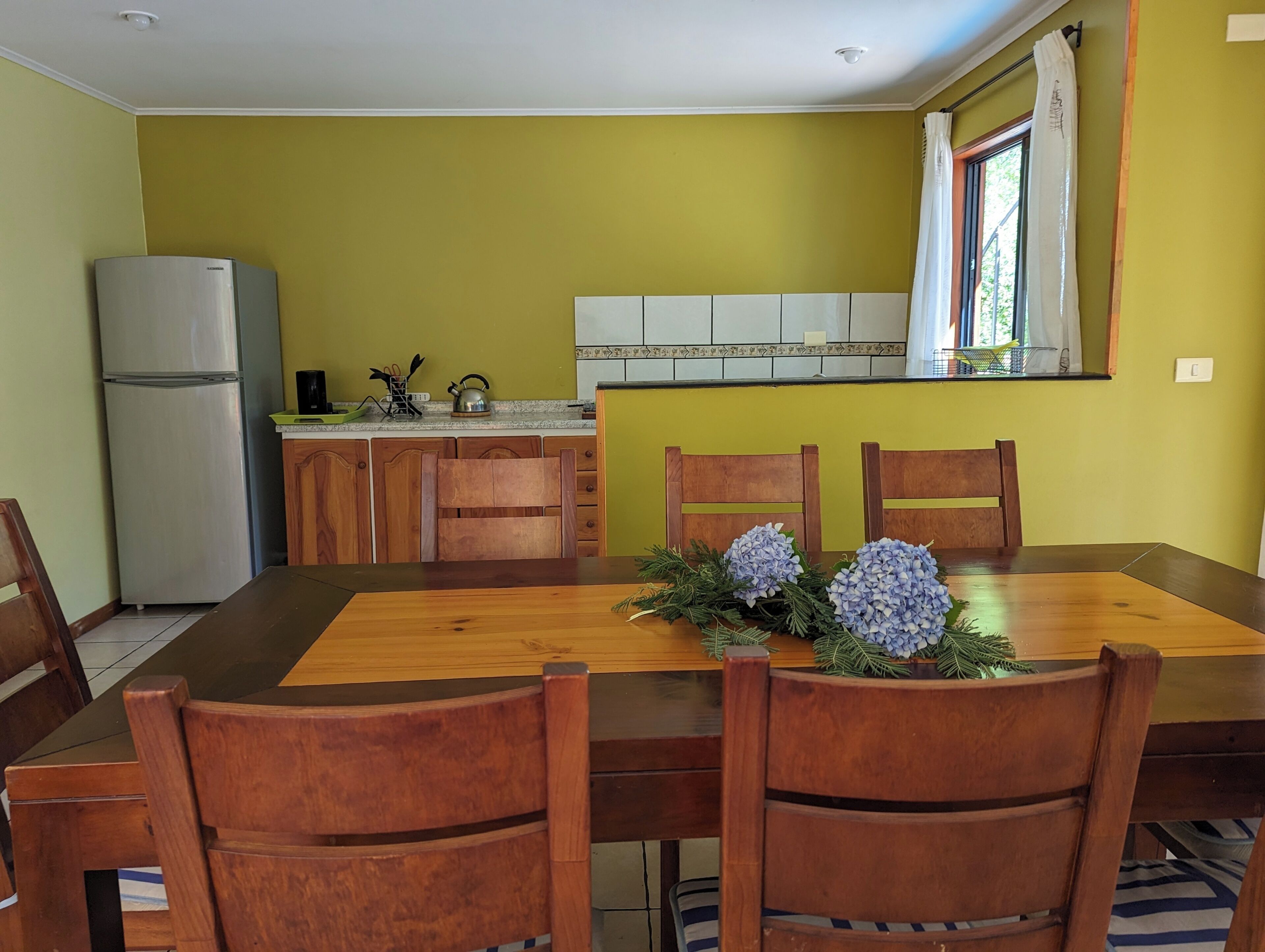 Comfort-Ferienhütte, 3 Schlafzimmer, Flussblick | Speisen