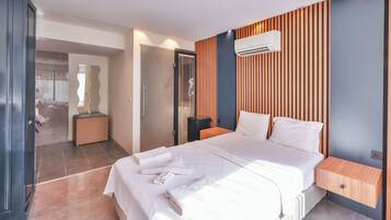 Deluxe Double Room, City View | Free WiFi, bed sheets