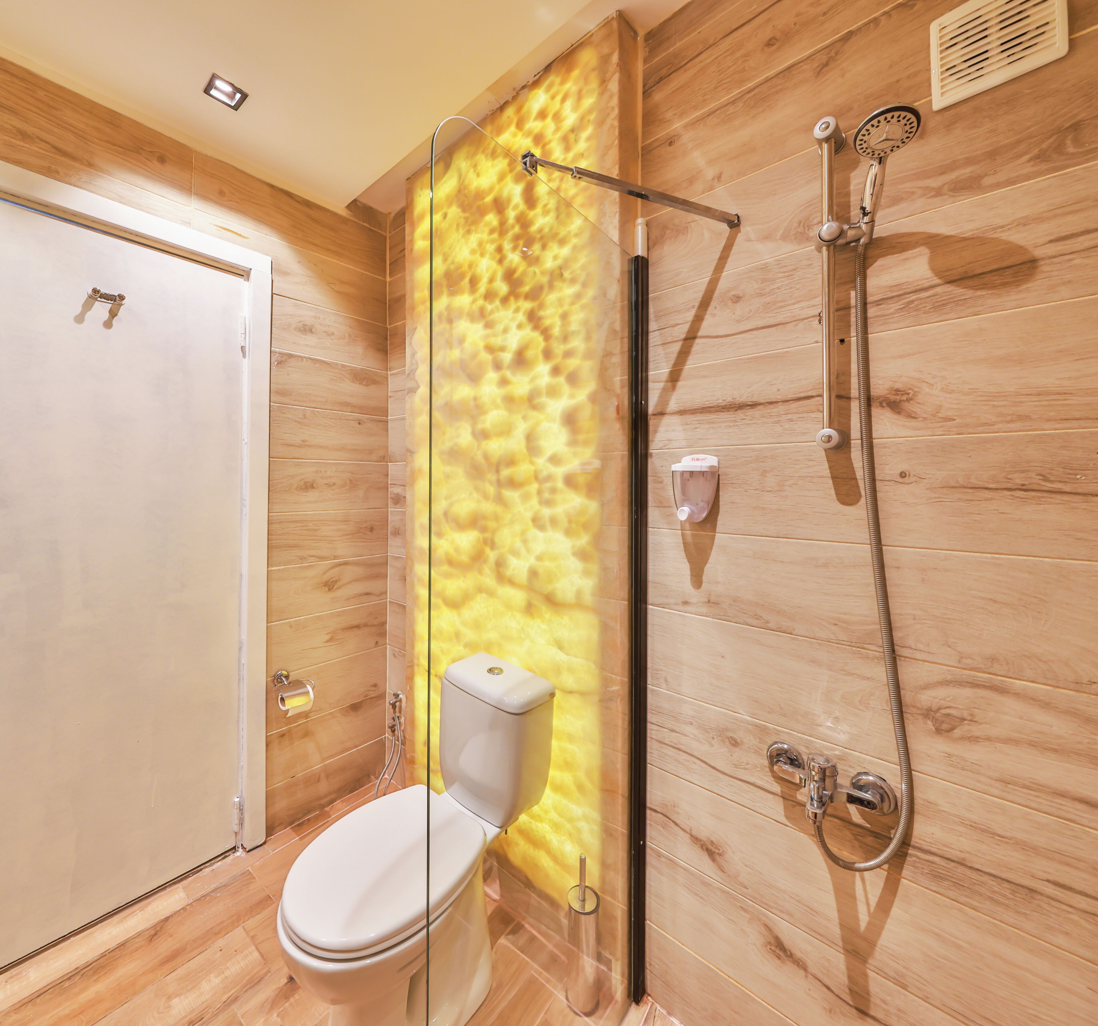 Deluxe Twin Room, City View | Free WiFi, bed sheets