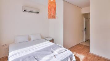 Basic Double Room | Free WiFi, bed sheets