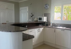 Fridge, microwave, oven, dishwasher - Villa Sleeps 4 With Indoor Pool (Denia)