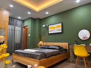 Superior Studio | Desk, free WiFi, bed sheets - Darlington House Xo Viet Nghe Tinh (Phuong Thanh My Tay)