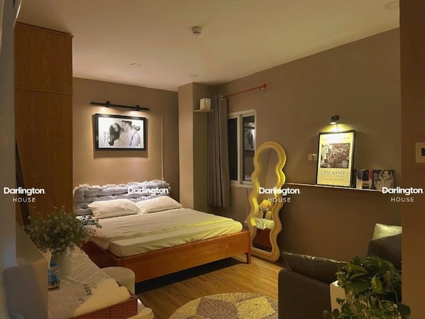 Studio | Desk, free WiFi, bed sheets - Darlington House Xo Viet Nghe Tinh (Phuong Thanh My Tay)