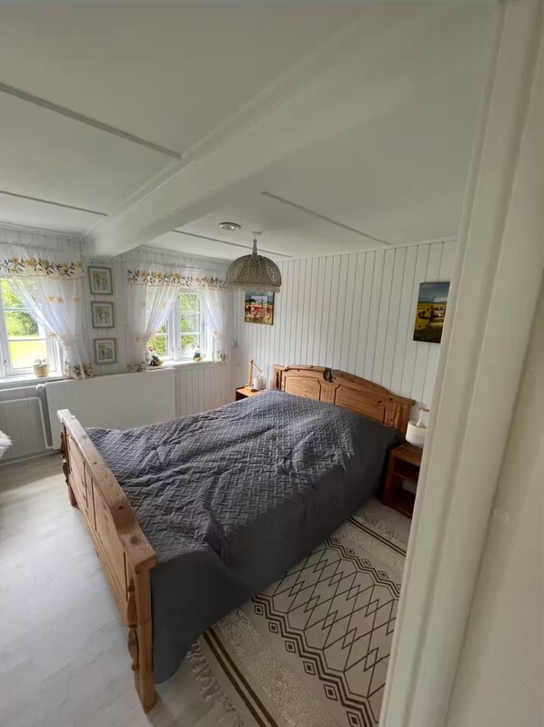 3 makuuhuonetta, silitysrauta/-lauta, vauvan matkasänky, ilmainen Wi-Fi