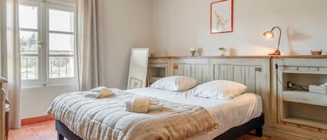 WiFi, bed sheets