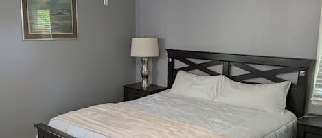 4 bedrooms, iron/ironing board, free WiFi, bed sheets