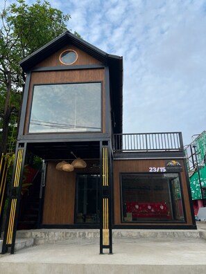Front of property - Near BKK Homestay Airport (Tambon Rachathewa)
