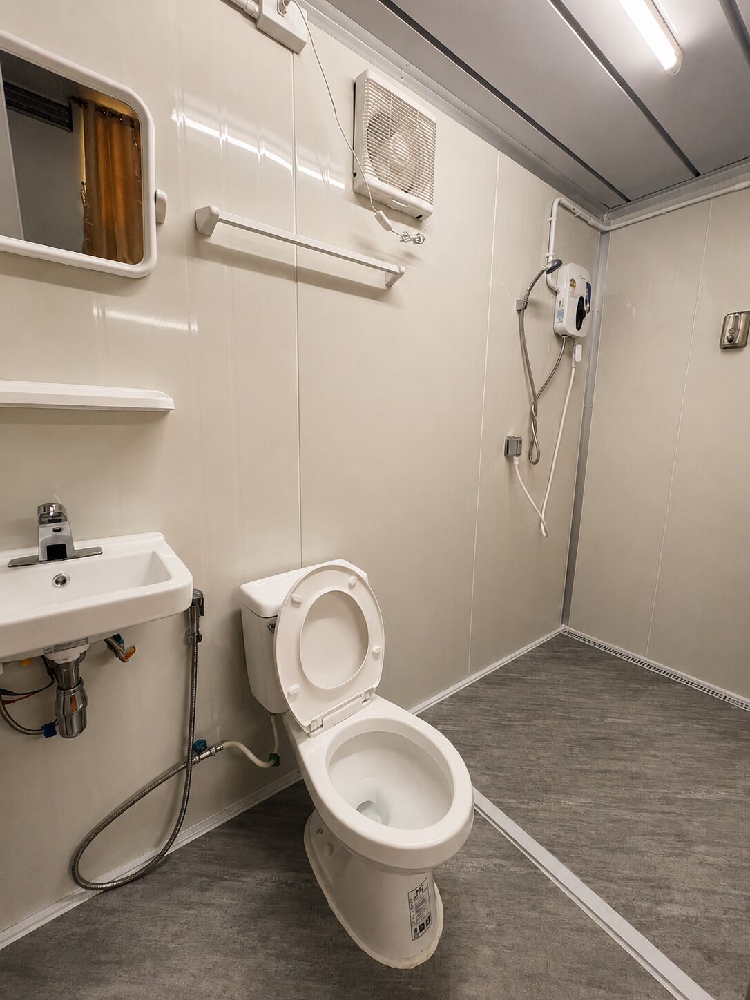 Basic Single Room | Bathroom | Shower, towels, soap