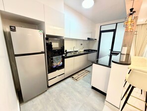 Appartement Standard, 2 chambres, balcon, vue ville | Cuisine privée