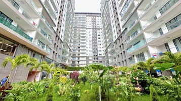 Apartamento standard, 2 quartos, sacada, vista para a cidade | Fachada