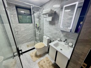 Standard Apartment, 2 Bedrooms, Balcony, City View | Bathroom - UCL Homes (Nairobi)