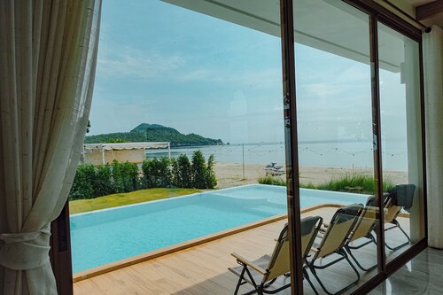 Pool Villa MaGodKan Beach