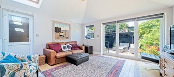 House Sleeps 5 With Garden and Parking