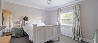 House Sleeps 5 With Garden and Parking