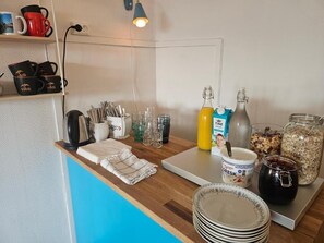 Tägliches Frühstücksbuffet gegen Gebühr