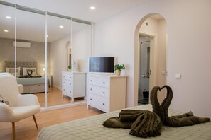 Iron/ironing board, WiFi, bed sheets - Holiday Home 'Sun & Salt Villa' with Shared Pool, Wi-Fi & Air Conditioning (Alvor)