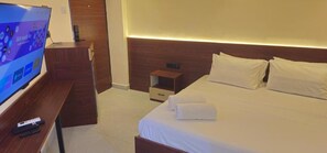 Superior Double Room | Desk, soundproofing, iron/ironing board, free WiFi - Chippy Residency Pallikaranai (Chennai)