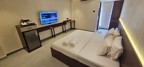 Kamar Double Superior | Meja kerja, kedap suara, setrika/meja setrika, dan Wi-Fi gratis