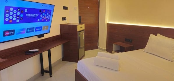 Superior Double Room | Desk, soundproofing, iron/ironing board, free WiFi - Chippy Residency Pallikaranai (Chennai)