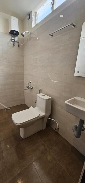 Shower, towels, soap, shampoo - Chippy Residency Pallikaranai (Chennai)